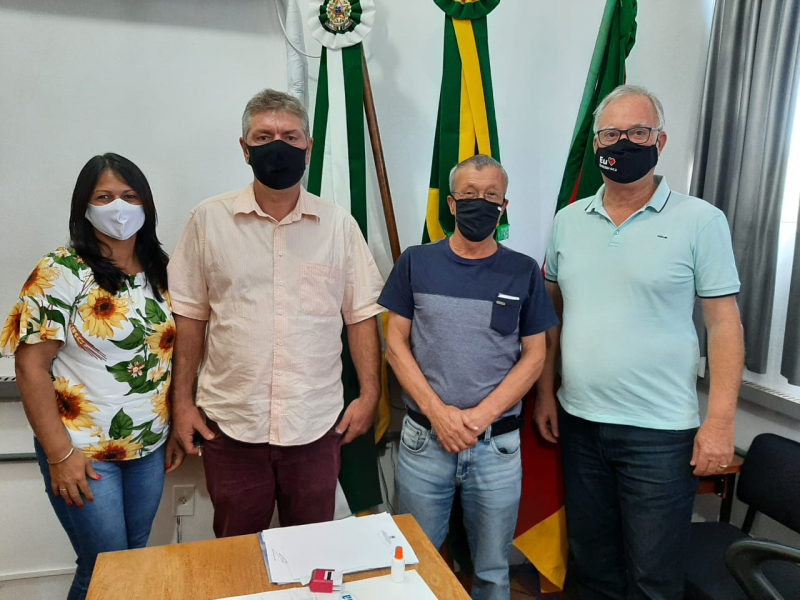 PRESIDENTE DA CÂMARA RECEBE VISITA DO DEPUTADO ESTADUAL PEDRO PEREIRA